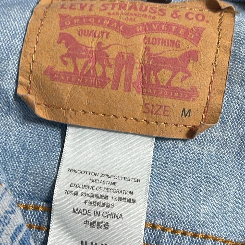 NWT Levi’s denim jacket M